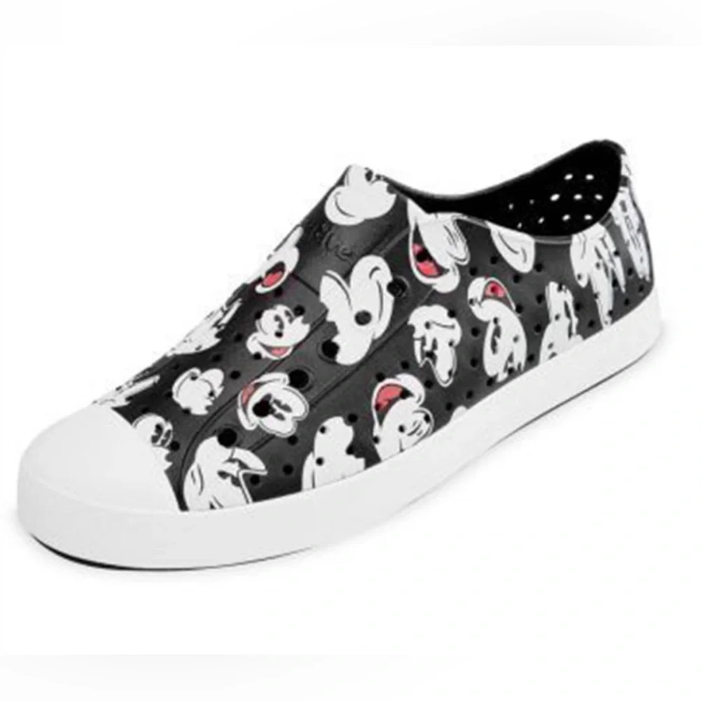 Like New Kids Disney Native Slip on All Over Mickey Mouse Print Shoes! - Picture 2 of 7